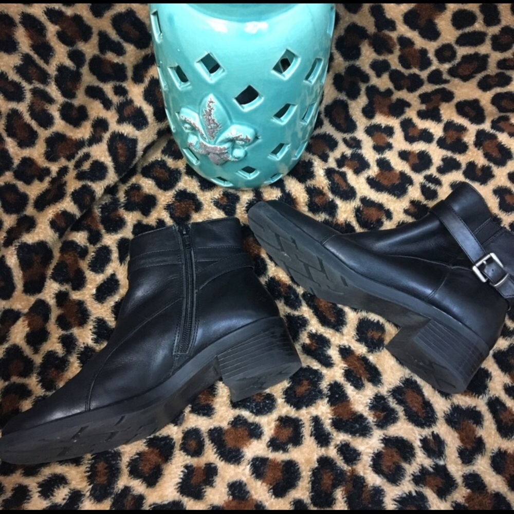 Markon- Black Ankle Boot- Size 7 - Picture 3 of 5
